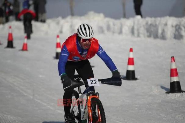 「探索自然新装备，斥候外套助力您的户外探险」