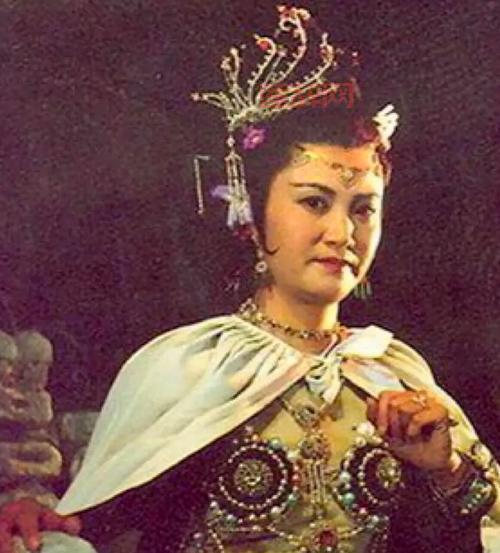 俄罗斯儿国现象解析：年轻人心向欧洲，街头多是女孩