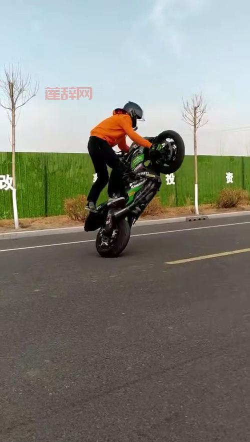 想学特技摩托车去哪里？专业培训机构与课程推荐