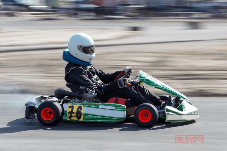 卡丁车连喷技巧大揭秘,弯道超车就这么简单!