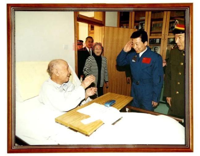 我国著名的科学家及其卓越贡献：从钱学森到屠呦呦